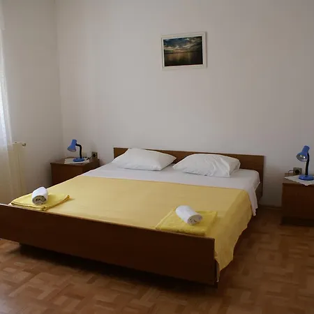 Nikola Apartment *
