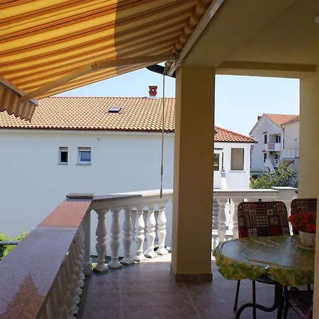 Nikola Apartment