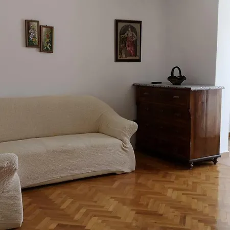 Nikola Apartment *