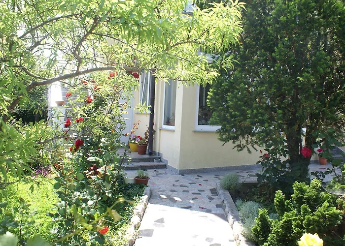 Nikola Appartement *